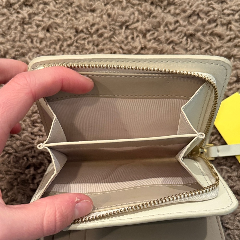 Marc Jacobs Ivory Wallet with Gold Accent - Picture 8 of 9